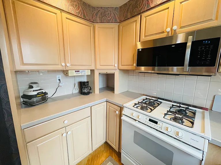 8831 Macon St — Photo 4