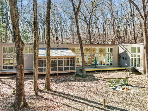 4249 Lake Rd, Bridgman, MI 49127