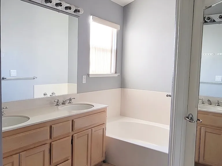 948 La Palma Pl — Photo 17