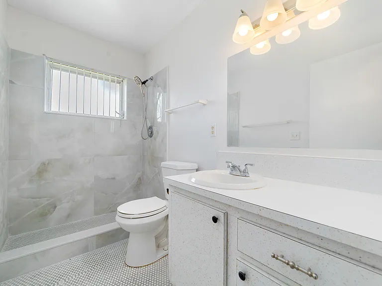 2567 Dudley Dr W #F — Photo 23