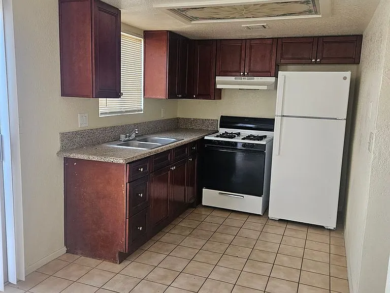 16280 Sequoia Ave — Photo 9
