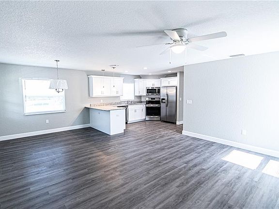 4th image of 909 E Laura St