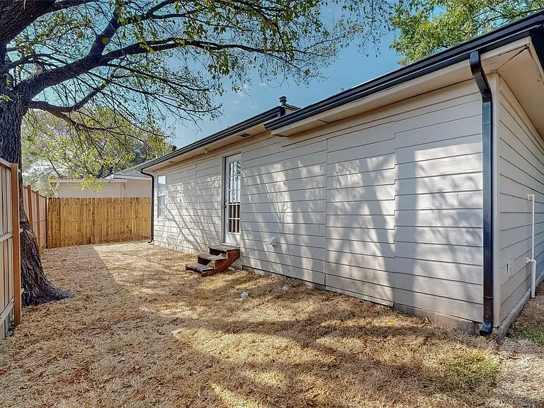 3810 Cotton Ln — Photo 15
