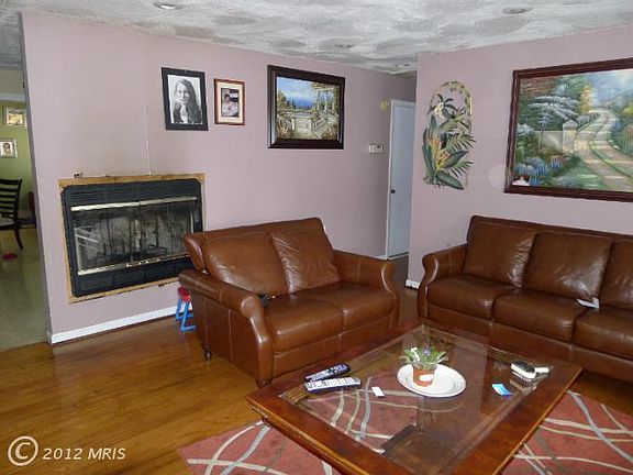 3rd image of 9538 Castle Dr