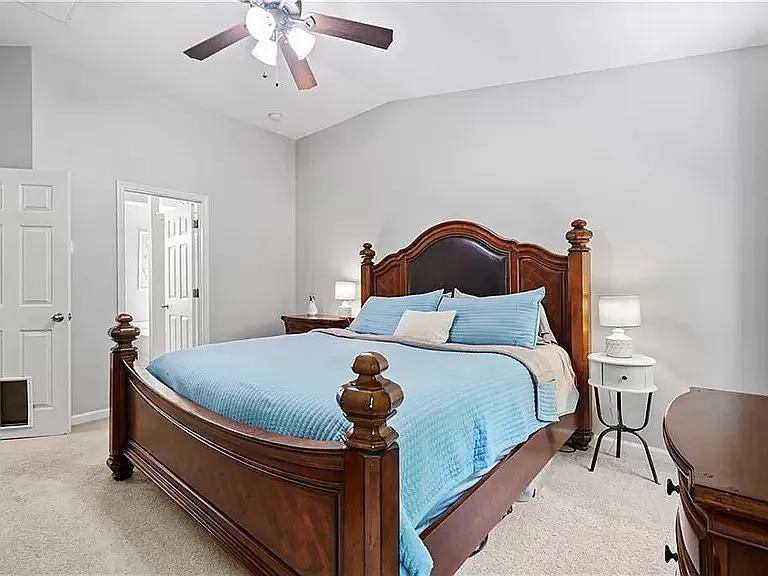 5825 Weddington Dr — Photo 20