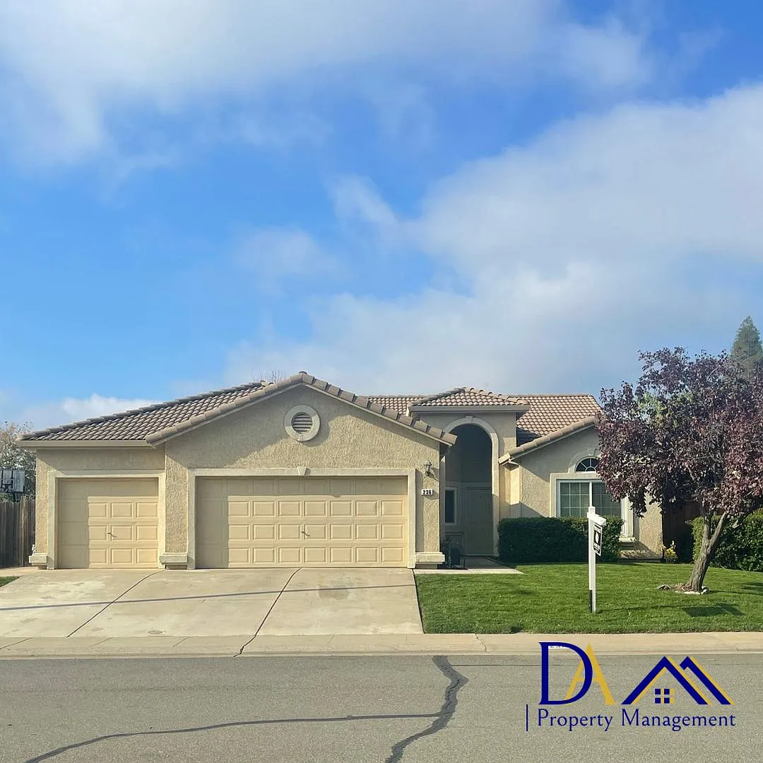 236 Fuller Ln — Photo 1
