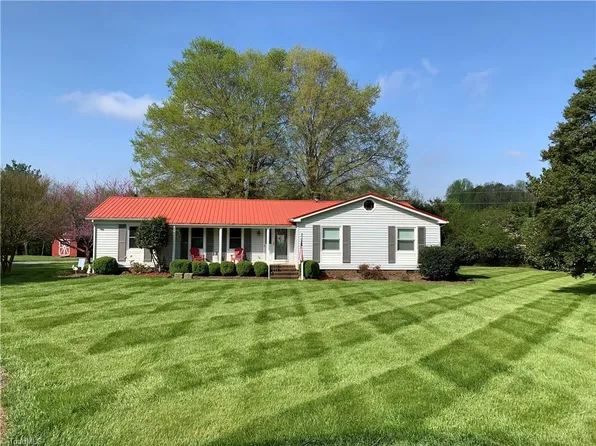 1017 Pine Knoll St, Liberty, NC 27298