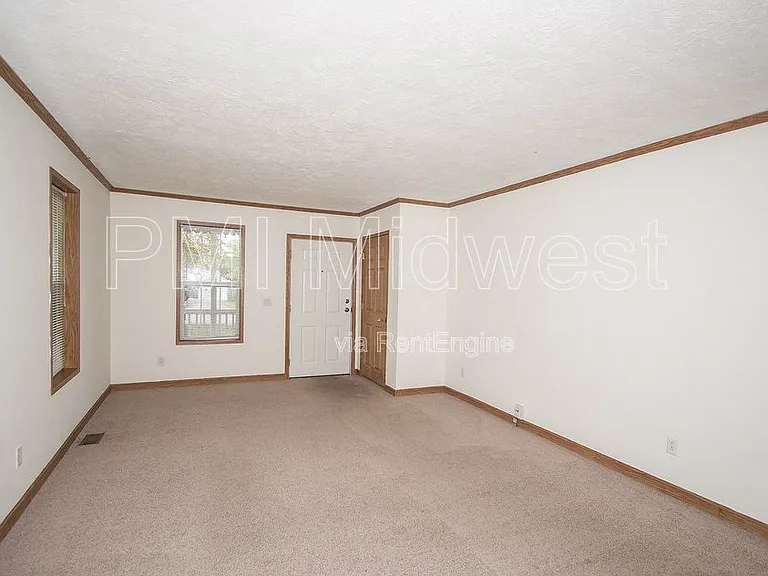 11845 Center St — Photo 4