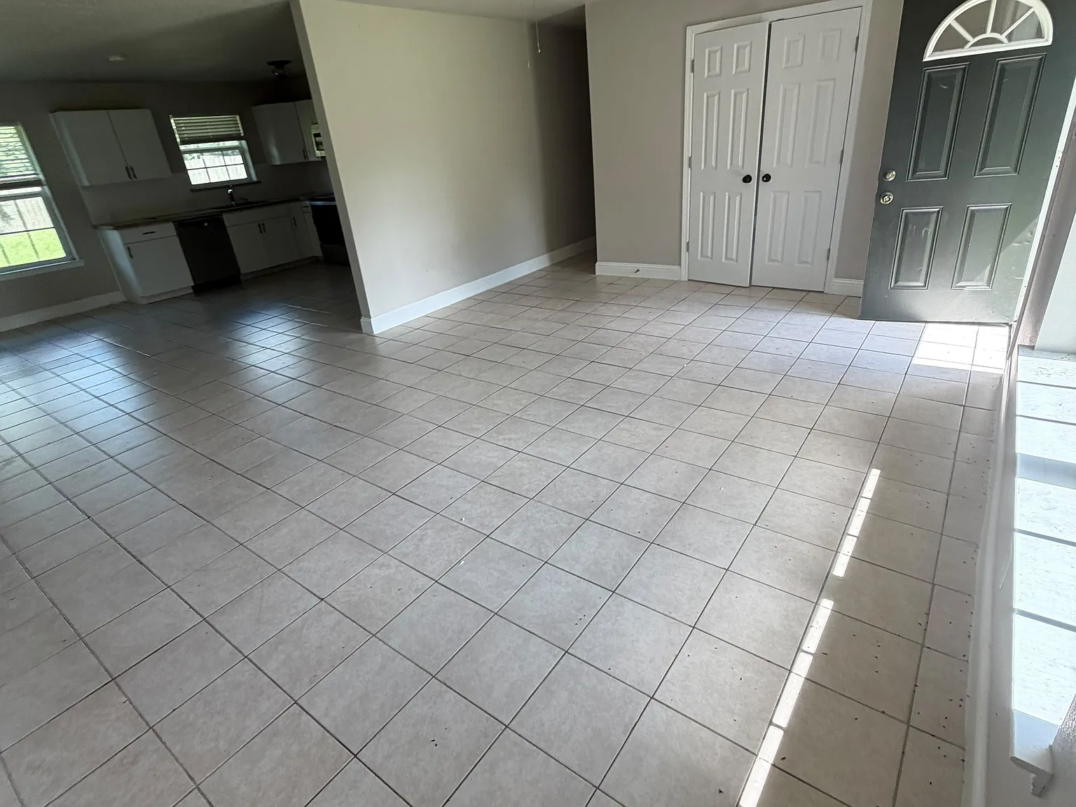 4 bed, 1560 sqft, $2,000 — Photo 3