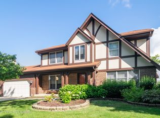 1508 E Eton Dr, Arlington Heights, IL 60004