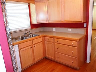 3rd image of 949 Krameria St