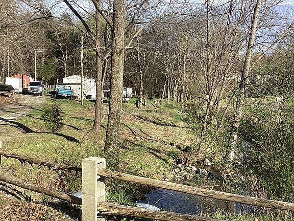 3rd image of 334 Richardson Hollow Ln