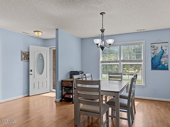 4th image of 304 Somerset Way