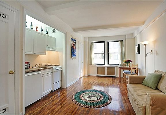 4th image of 457 W 57th St #1012