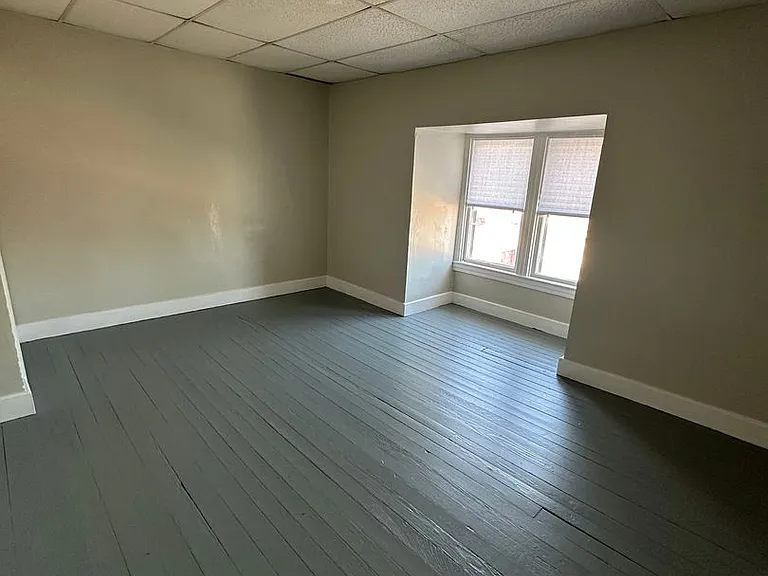 940 W Princess St — Photo 10