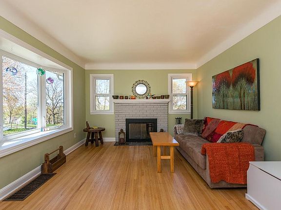 4th image of 3201 Taylor St NE