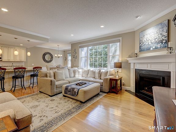 3rd image of 32 Bridlewood Lane #32