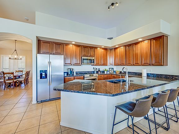 3rd image of 1681 W Crescent Way