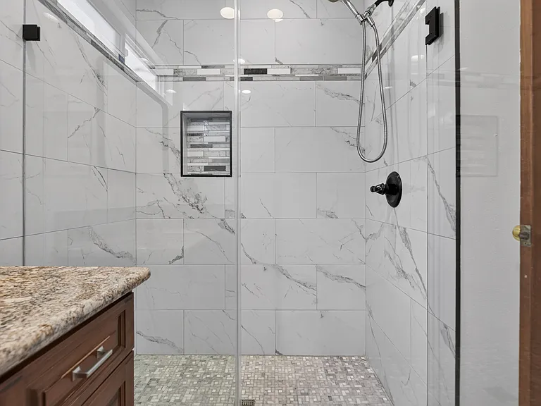 1811 N Avon St — Photo 22