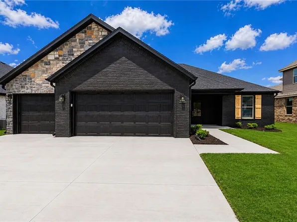 2000 N Chanae St, Siloam Springs, AR 72761