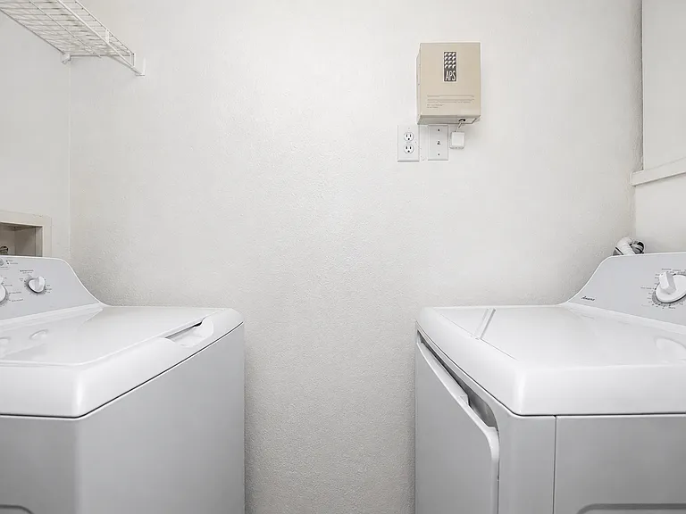 Jackson Square Apartments — Photo 10