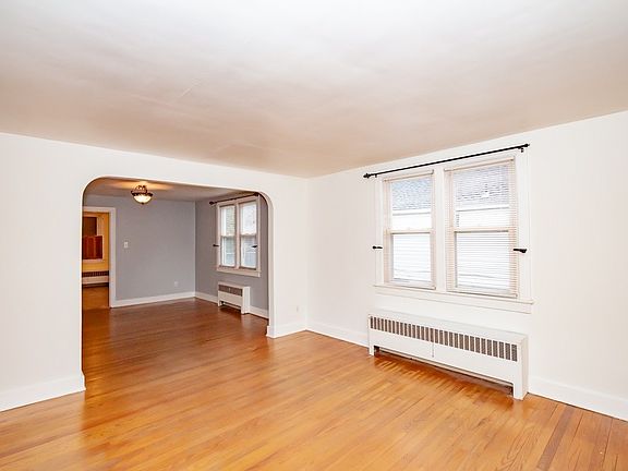 5th image of 10 Jennings Pl