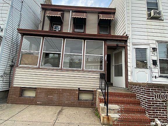 2nd image of 216 Elmer St