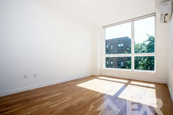 Rented by EXR | media 52