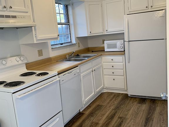 3rd image of 6820 Linville Dr #25-1