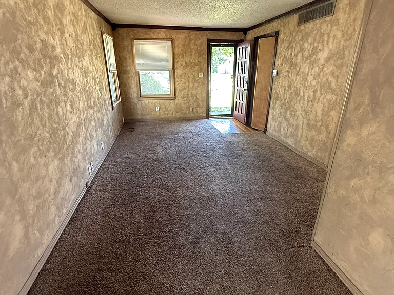 2027 S Palisade Ave — Photo 6