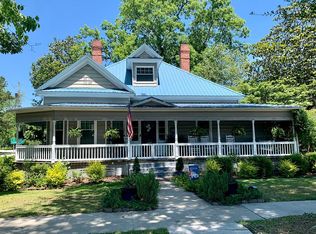 114 N Cowan St, Burgaw, NC 28425