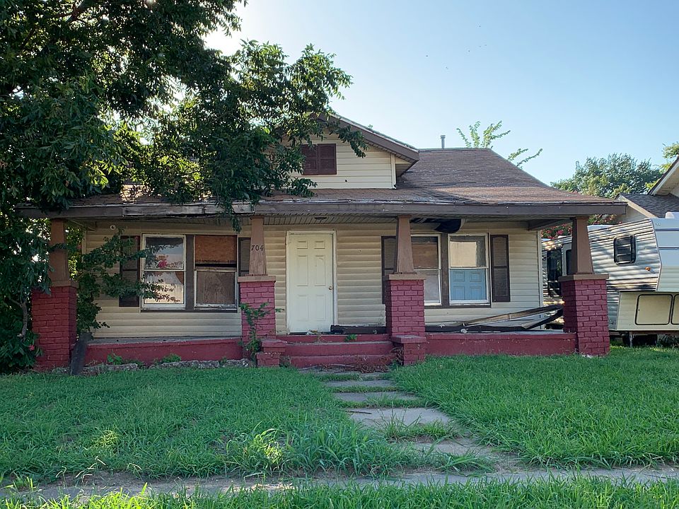 1st image of 704 N Palm St