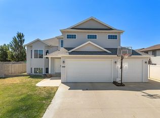 3441 Woodside Dr SE, Minot, ND 58701