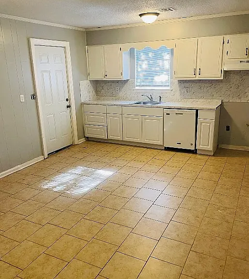 636 Green Leaf Dr — Photo 3