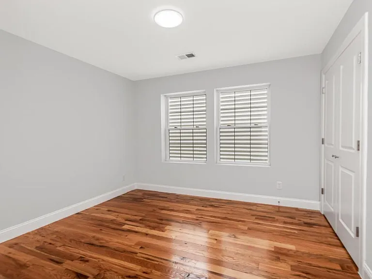 282 W Runyon St #2 — Photo 6