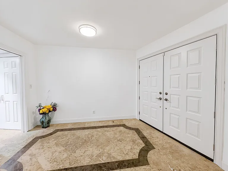 283 Forest Hills Blvd — Photo 5