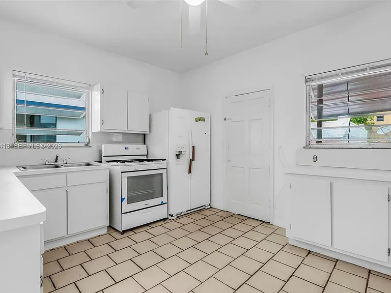 1243 SW 3rd St — Photo 20