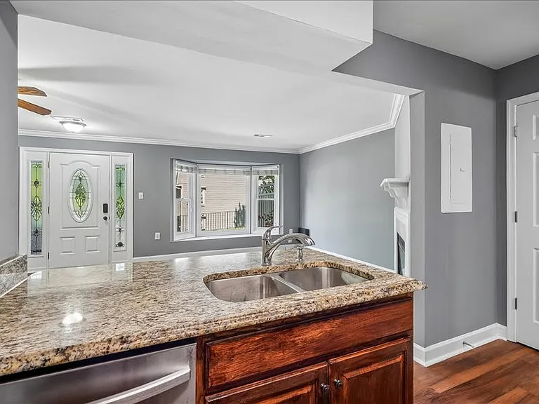 12123 Salemtown Dr — Photo 11