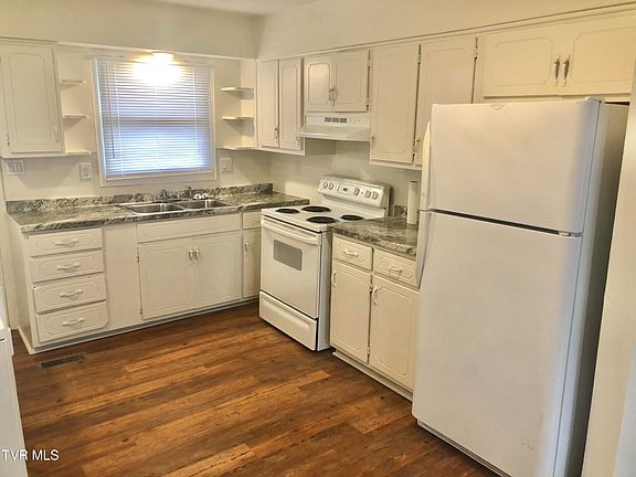 5th image of 107 N Creek Dr