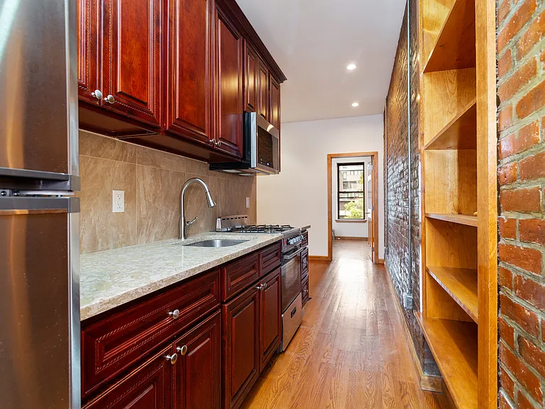 203 E 14th St #4 — Photo 4