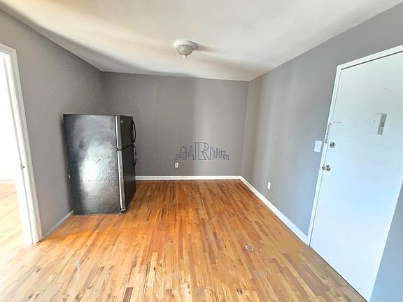 3rd image of 104 Montclair Ave APT 5