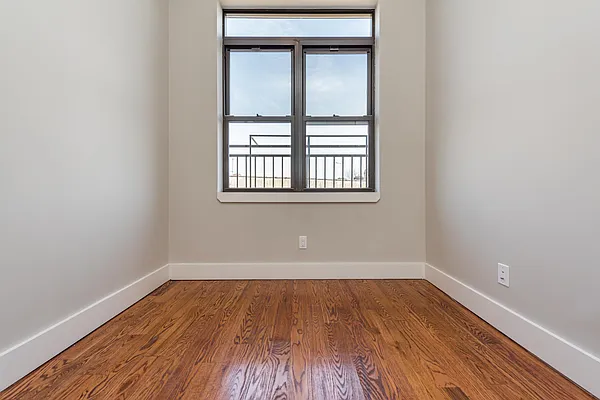 Rented by Nooklyn NYC LLC | media 52