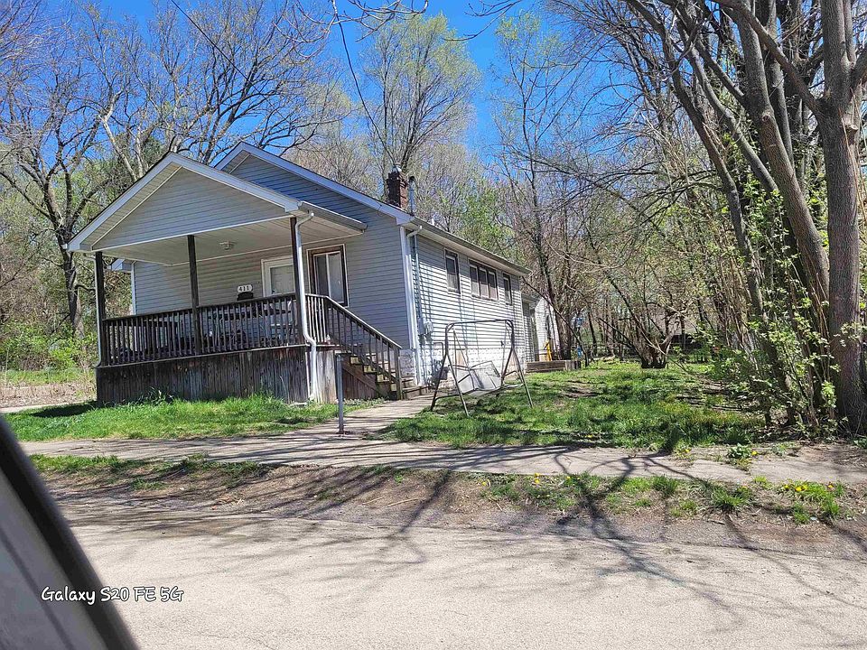 2nd image of 411 Irving Ave