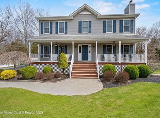 54 Sleight Plass Rd, Poughkeepsie, NY 12603