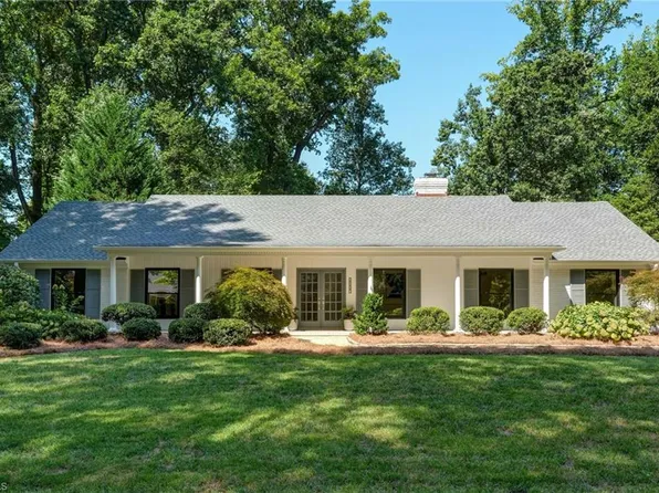 2807 Saint Regis Rd, Greensboro, NC 27408