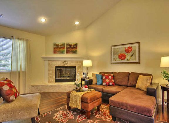 4th image of 423 N Claremont St APT 3