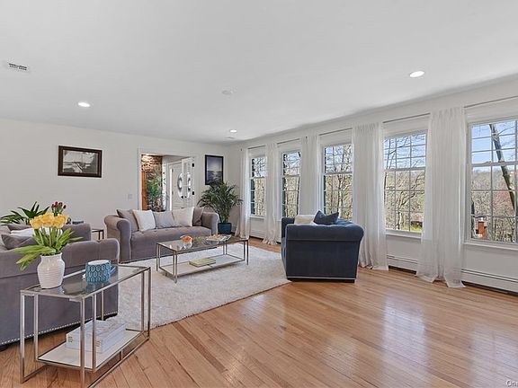 5th image of 21 Chester Ct
