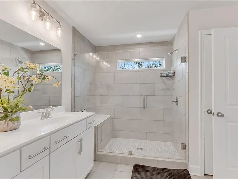 624 Spadina Rd — Photo 23