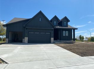 1030 Ford Ln, Waukee, IA 50263