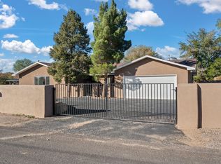 425 El Ensueno Rd NE, Albuquerque, NM 87107